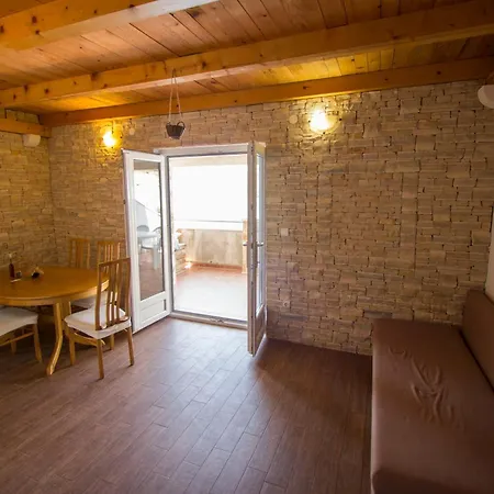 Objekt 5713 Apartmán Gdinj